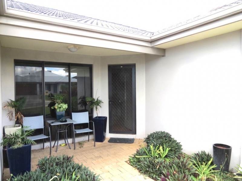 8 Ringwood Loop, Wellard WA 6170