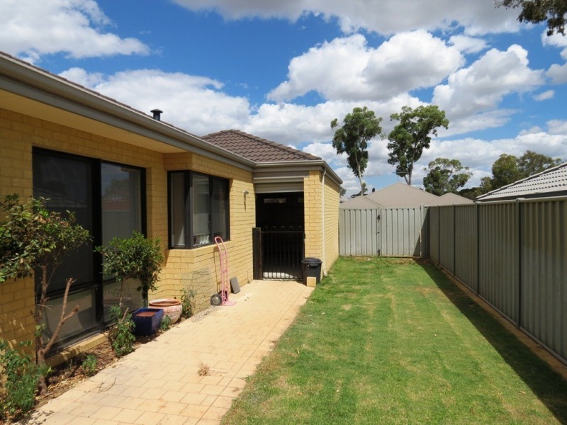 8 Ringwood Loop, Wellard WA 6170