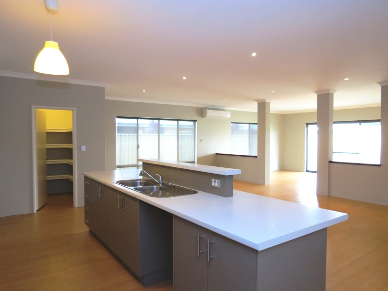 299 Tapper Rd, Atwell WA 6164