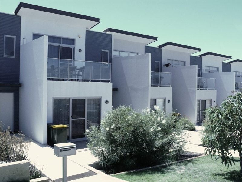 2/11 Pearson Drive, Success WA 6164