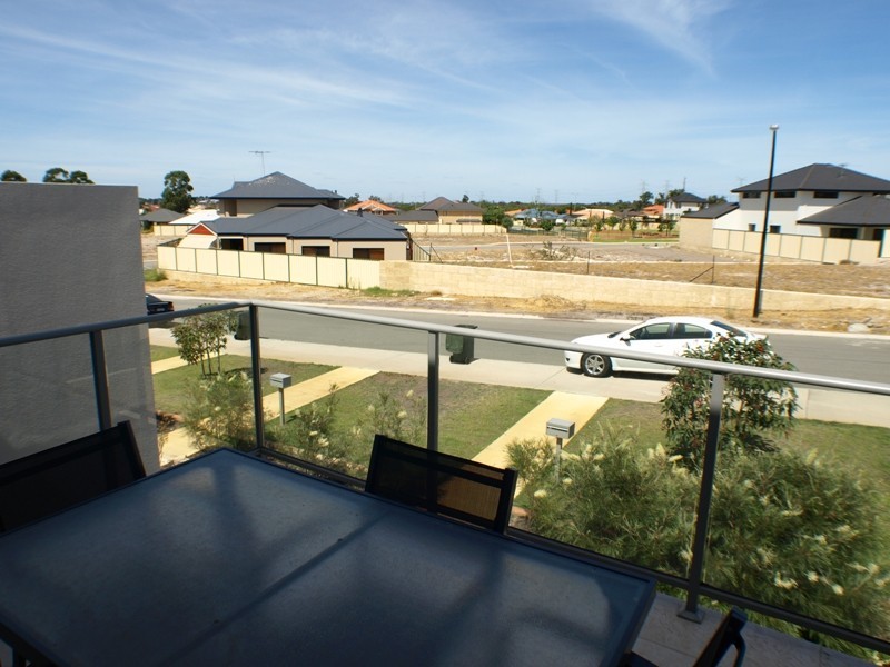 2/11 Pearson Drive, Success WA 6164