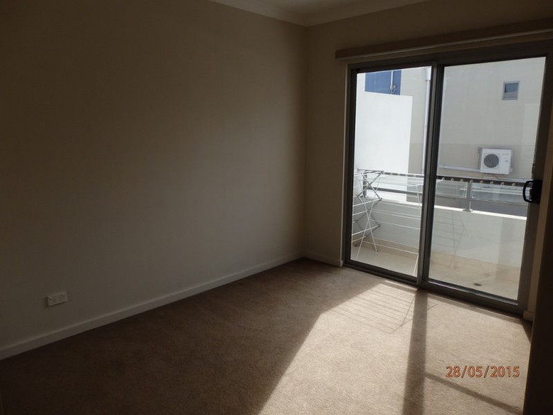 2/11 Pearson Drive, Success WA 6164