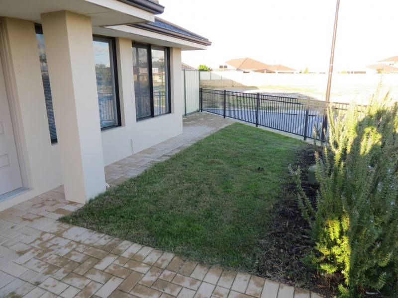 36 Botany Pde, Hammond Park WA 6164