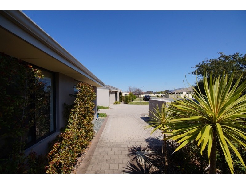 LEASED!!! 1/19 Pittwater Way, Success WA 6164