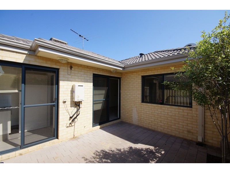 LEASED!!! 1/19 Pittwater Way, Success WA 6164
