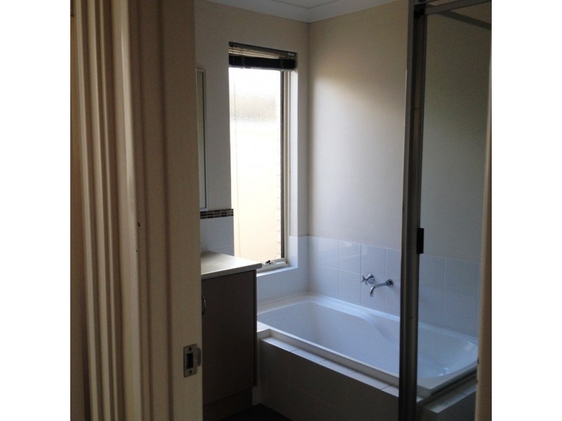 9 Mala way, Success WA 6164