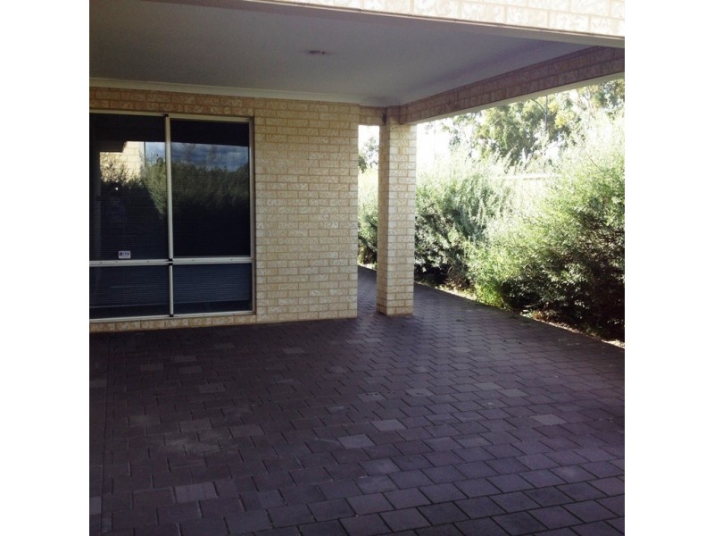 9 Mala way, Success WA 6164