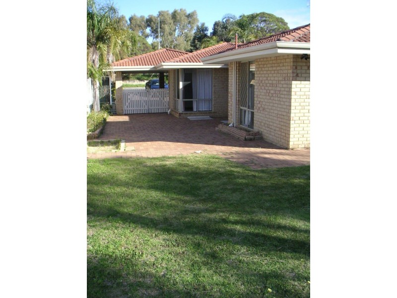 17 Mapstone Gardens Room D, Murdoch WA 6150