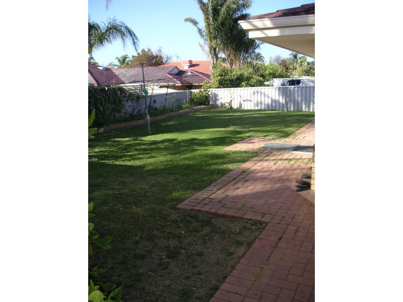 17 Mapstone Gardens Room D, Murdoch WA 6150