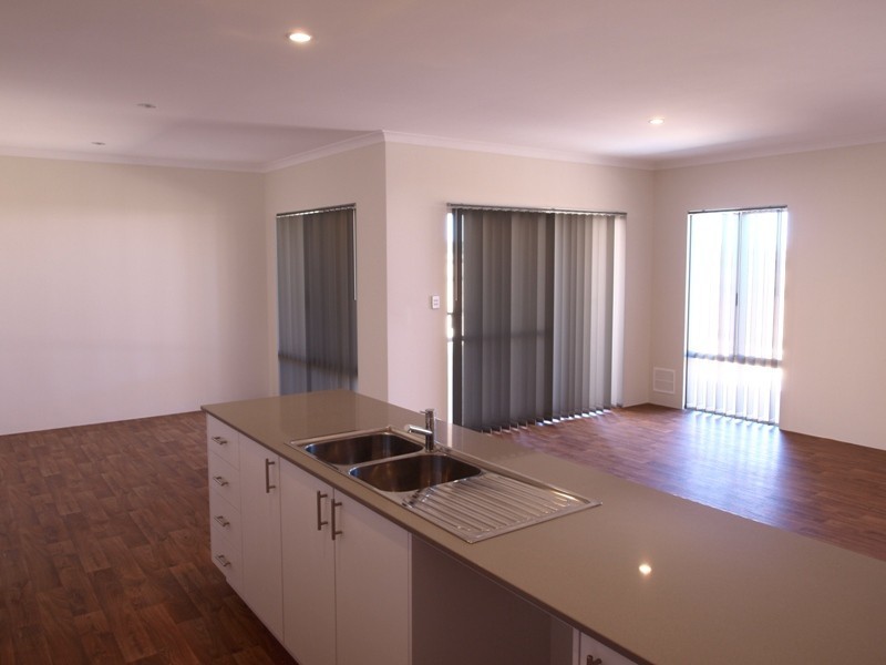 10 Current St, Yanchep WA 6035