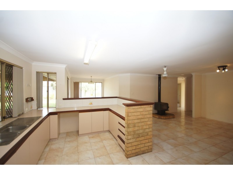 4 Farrington Road, Leeming WA 6149