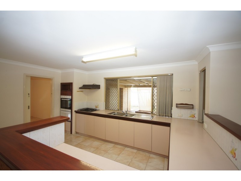 4 Farrington Road, Leeming WA 6149