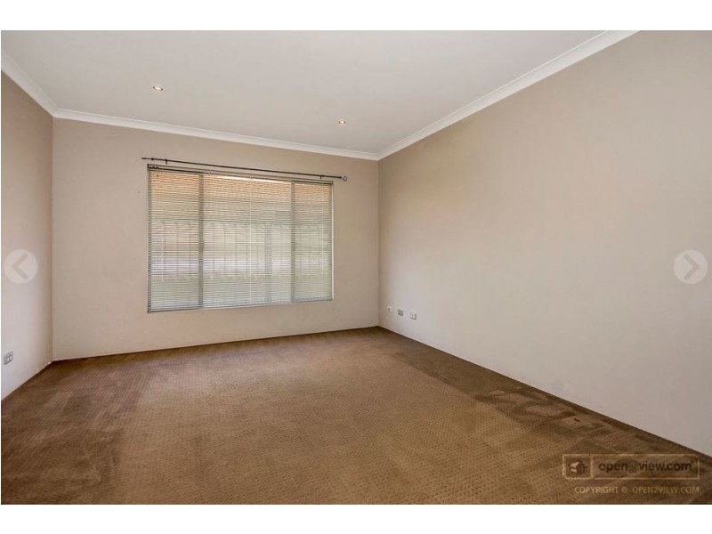 8 Tongaroo Blvd, Success WA 6164