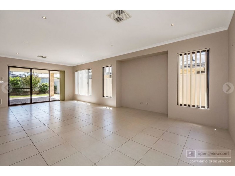 8 Tongaroo Blvd, Success WA 6164