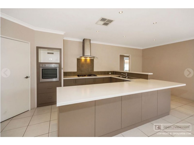 8 Tongaroo Blvd, Success WA 6164