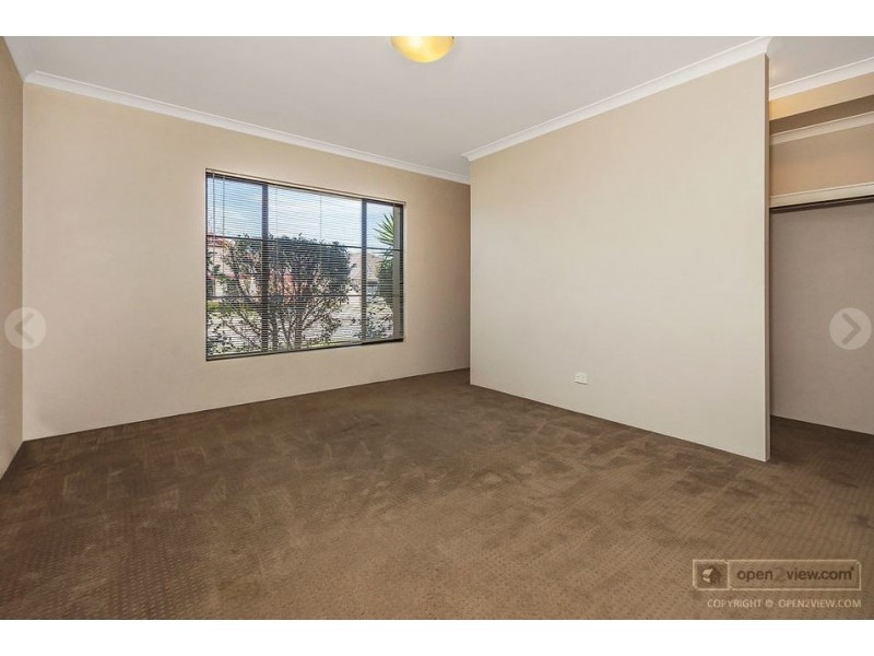 8 Tongaroo Blvd, Success WA 6164