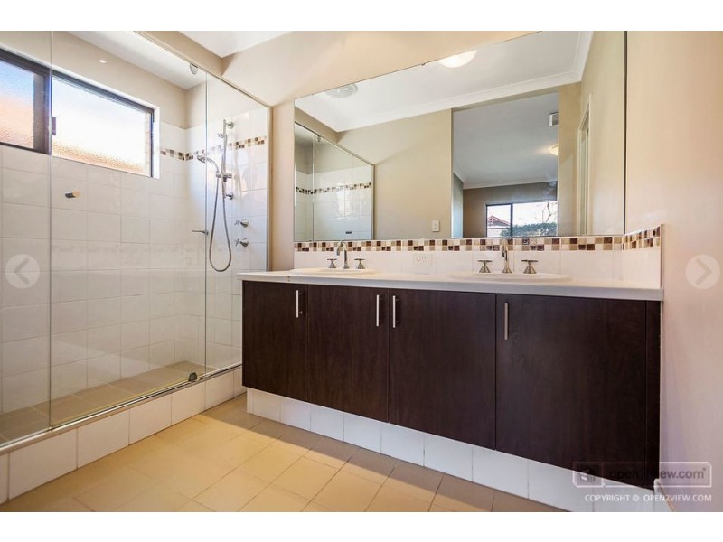 8 Tongaroo Blvd, Success WA 6164