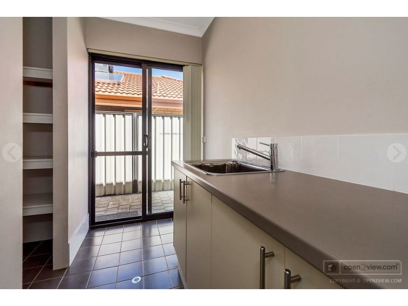 8 Tongaroo Blvd, Success WA 6164