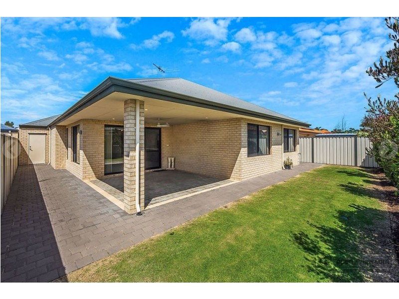 8 Tongaroo Blvd, Success WA 6164