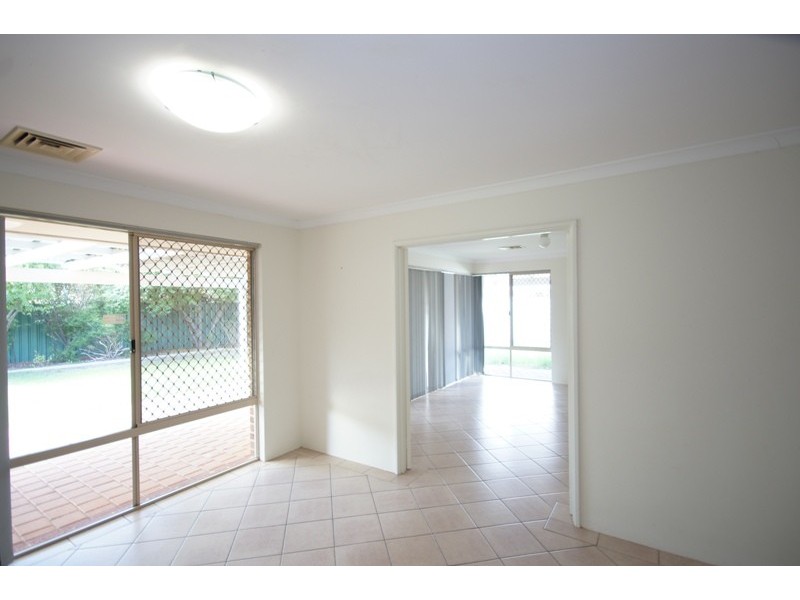 6 BUSS WAY, Atwell WA 6164
