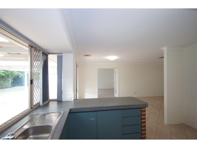 6 BUSS WAY, Atwell WA 6164