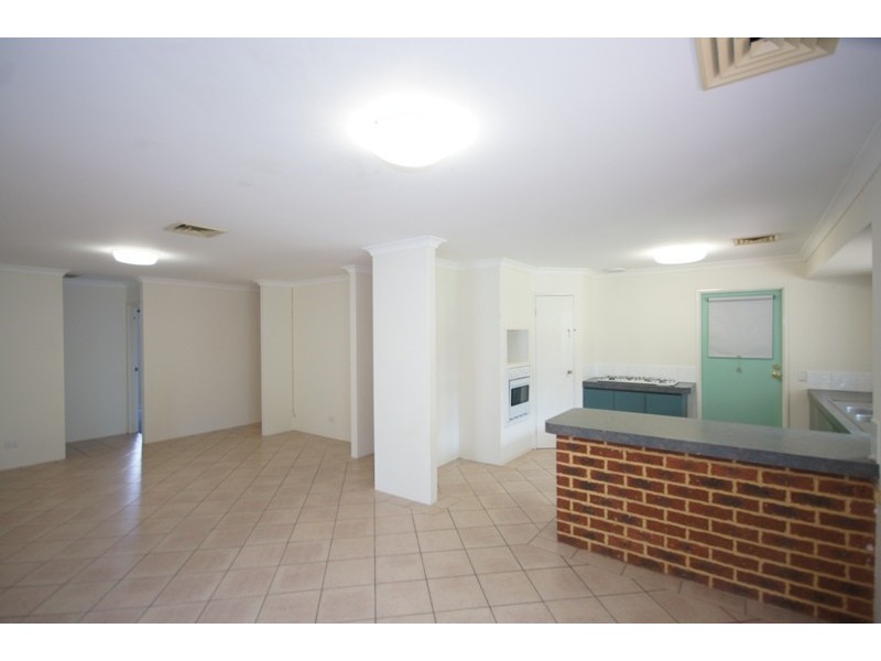 6 BUSS WAY, Atwell WA 6164