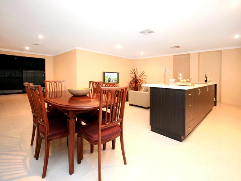 10 Southaven Green, Success WA 6164
