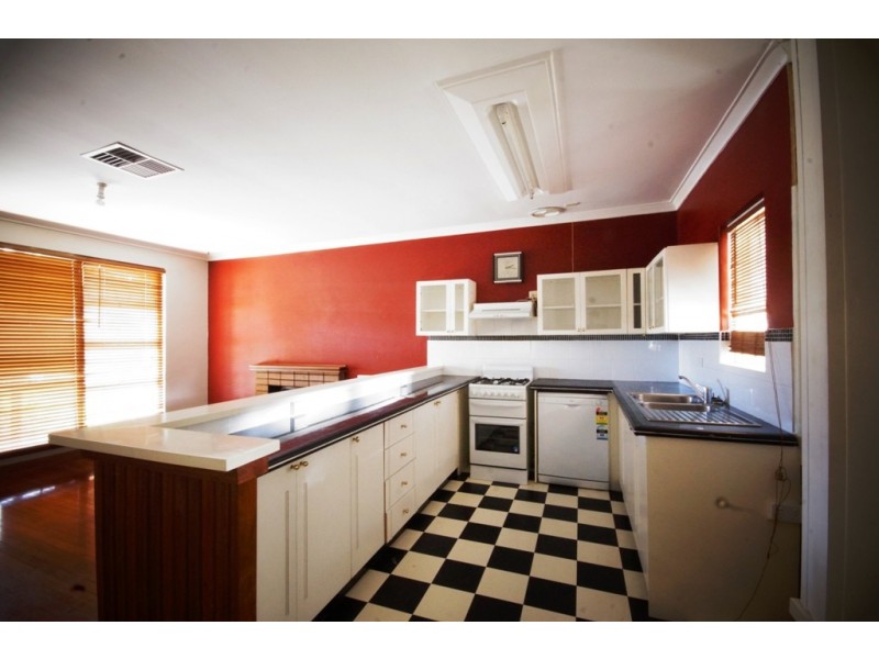 122 Crandon Street, Gosnells WA 6110