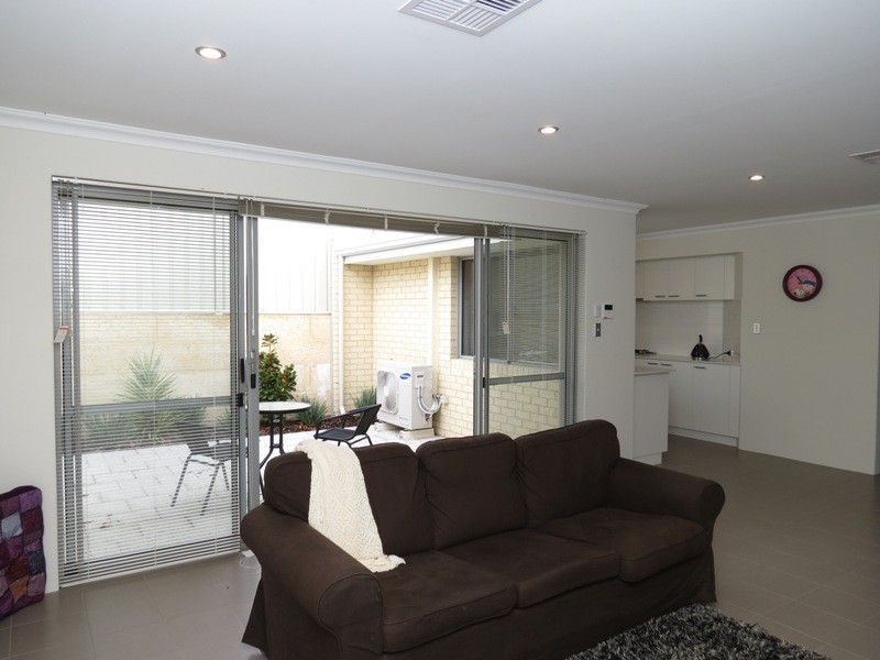 10/27 BARFIELD RD, Hammond Park WA 6164