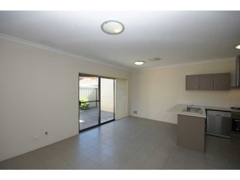 2/19 Pittwater Way, Success WA 6164