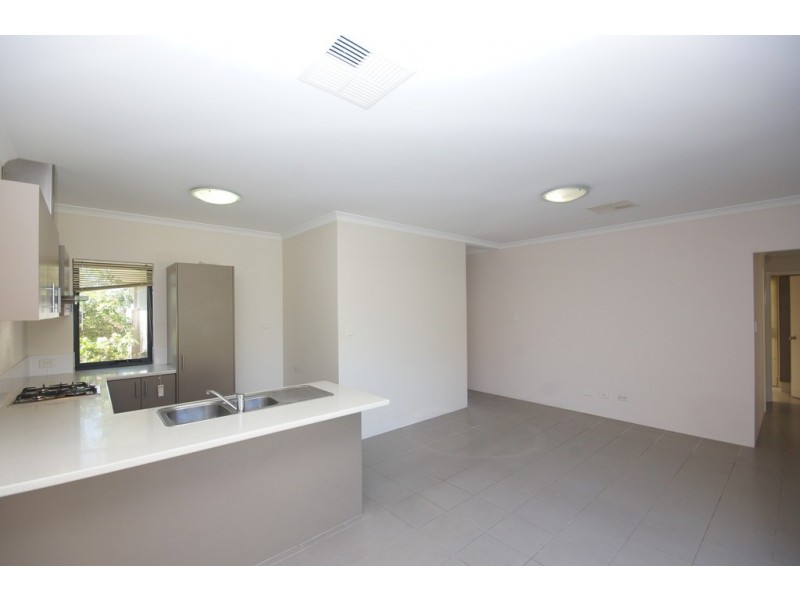 2/19 Pittwater Way, Success WA 6164