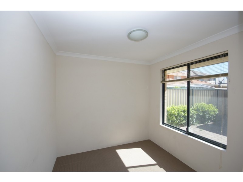2/19 Pittwater Way, Success WA 6164