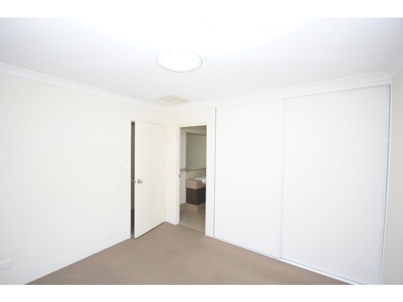 2/19 Pittwater Way, Success WA 6164