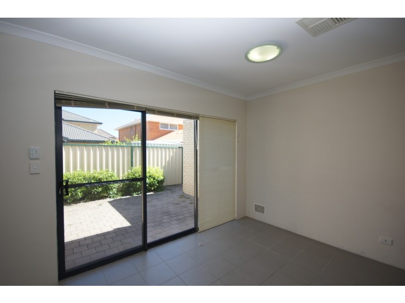 2/19 Pittwater Way, Success WA 6164