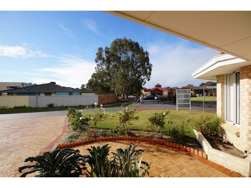 1 Barcroft Court, Atwell WA 6164