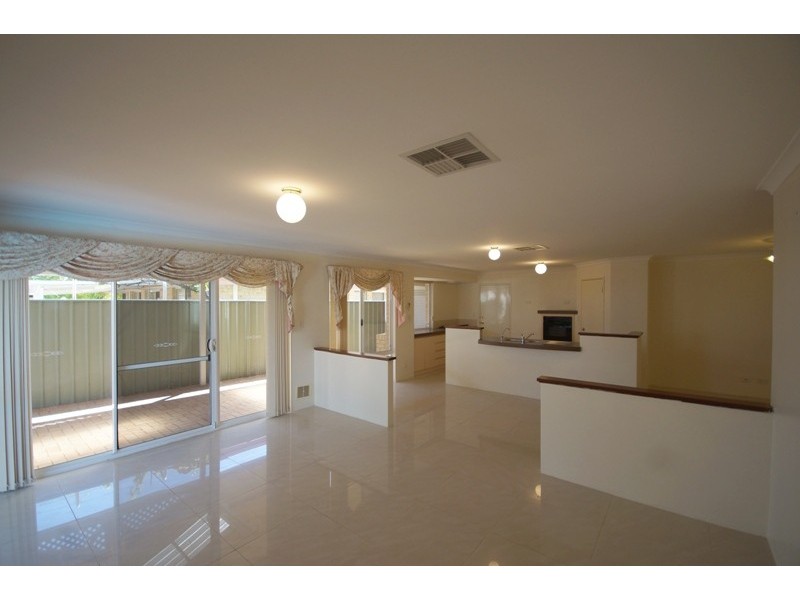 1 Barcroft Court, Atwell WA 6164