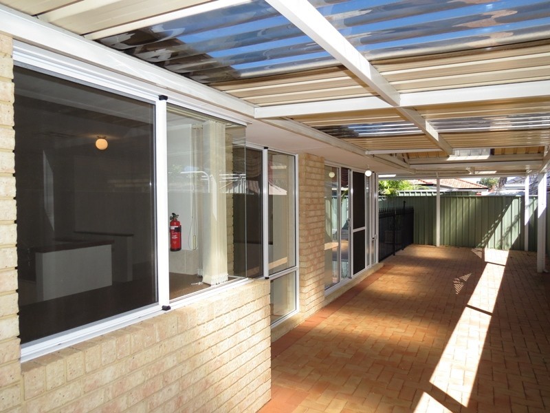 1 Barcroft Court, Atwell WA 6164