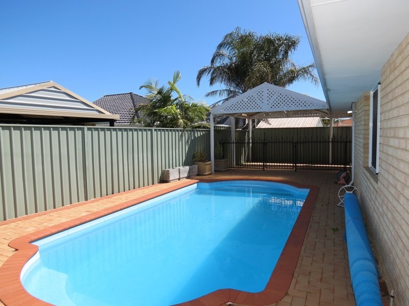 1 Barcroft Court, Atwell WA 6164