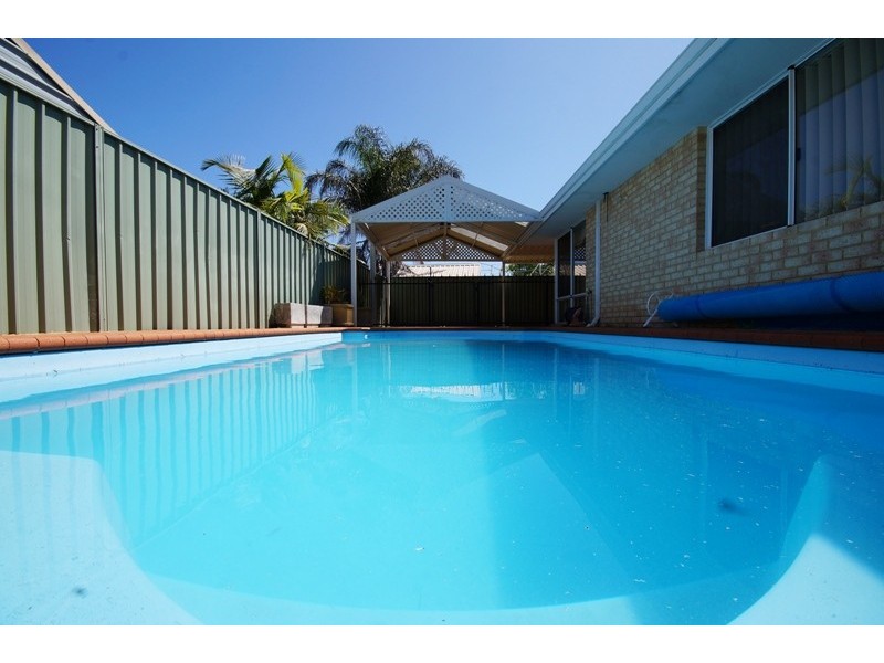 1 Barcroft Court, Atwell WA 6164