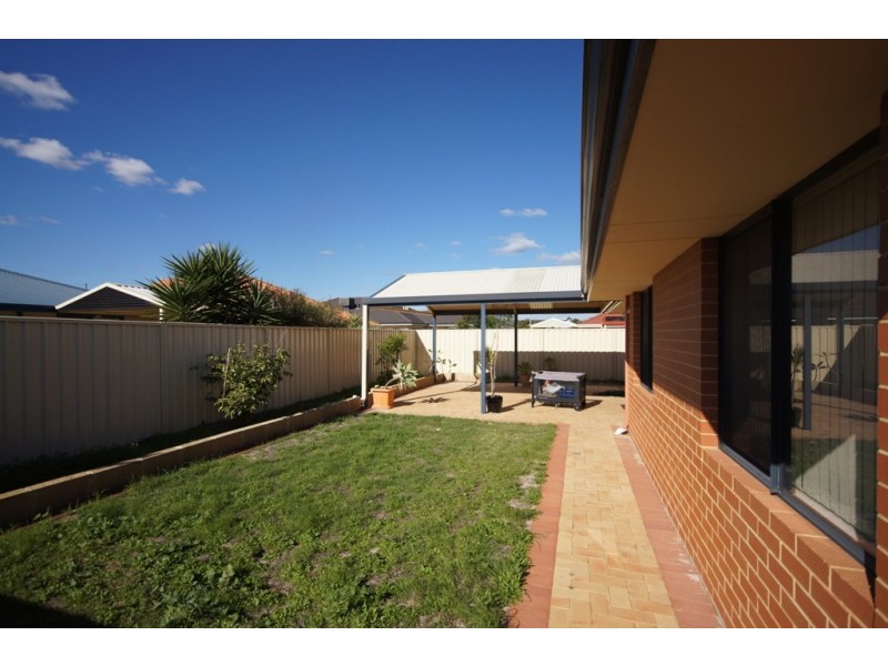 13 Extensa Road, Wattle Grove WA 6107