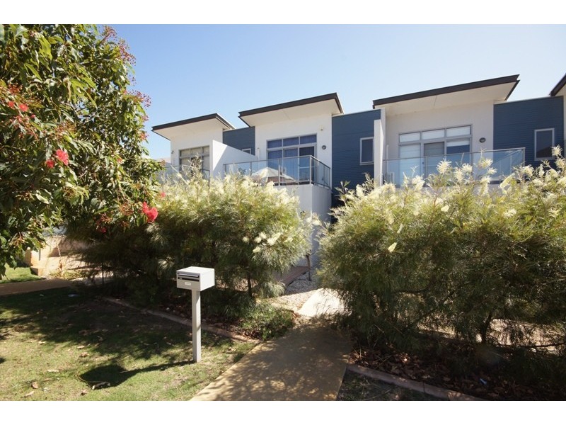 2/11 Pearson Drive, Success WA 6164