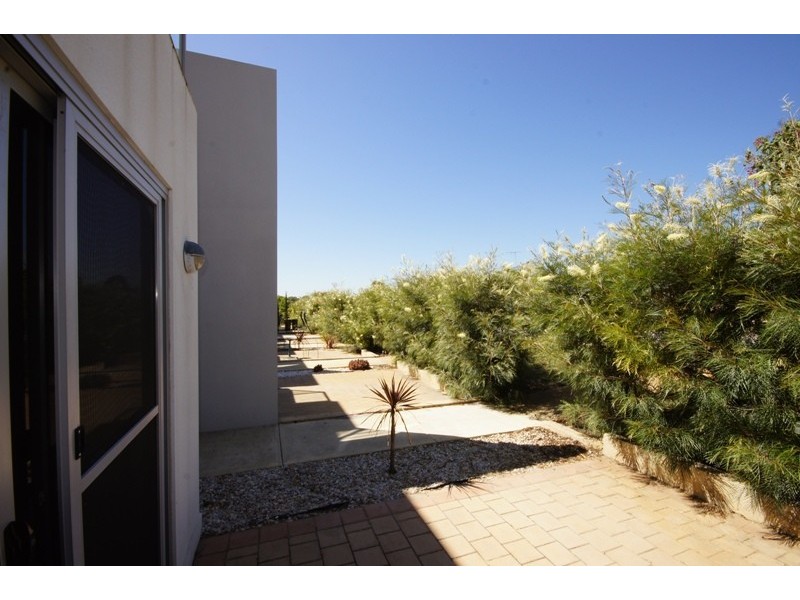 2/11 Pearson Drive, Success WA 6164