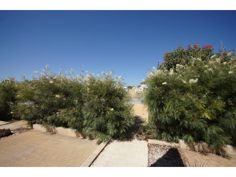 2/11 Pearson Drive, Success WA 6164