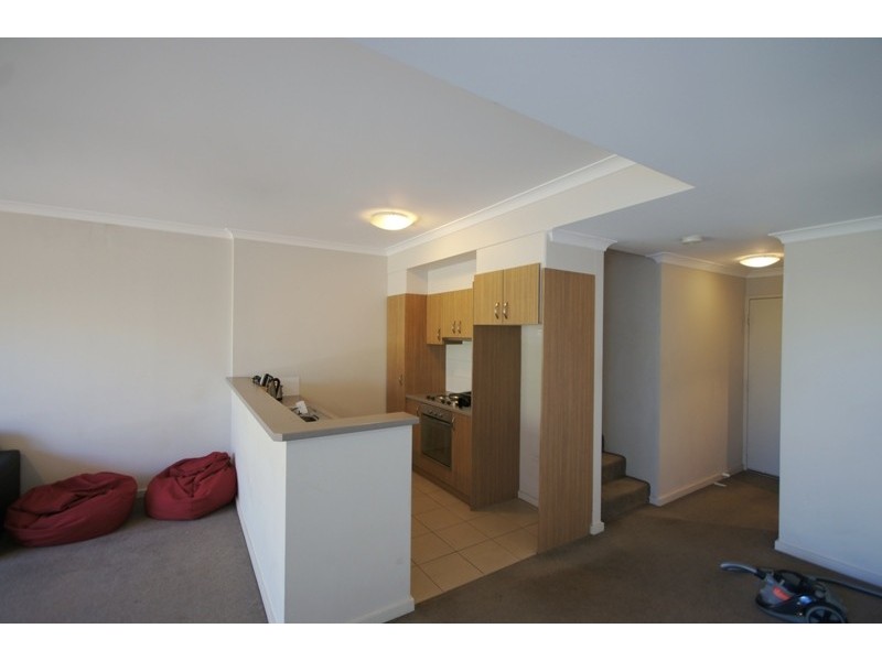 2/11 Pearson Drive, Success WA 6164