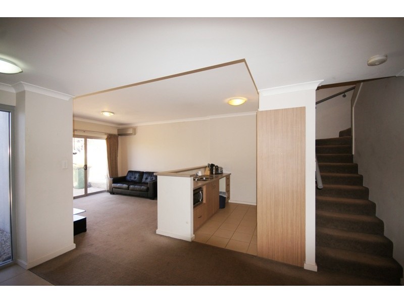 2/11 Pearson Drive, Success WA 6164