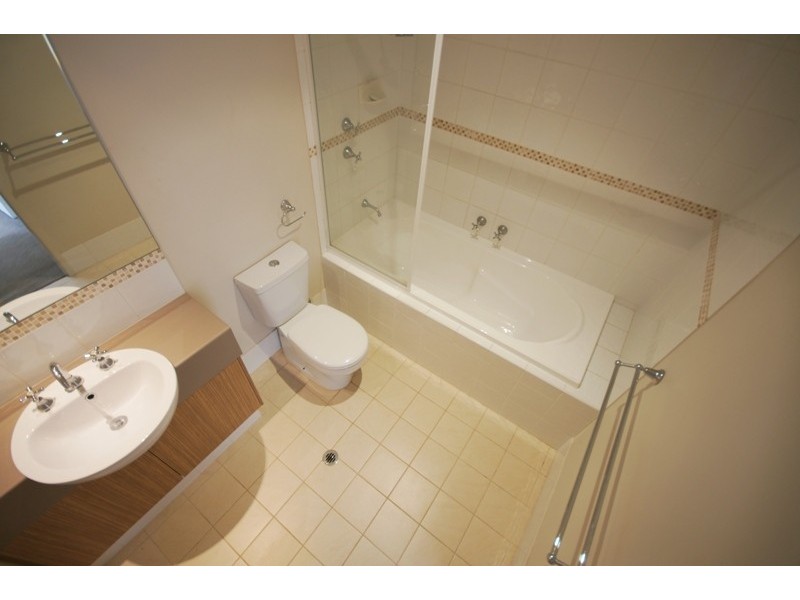 2/11 Pearson Drive, Success WA 6164