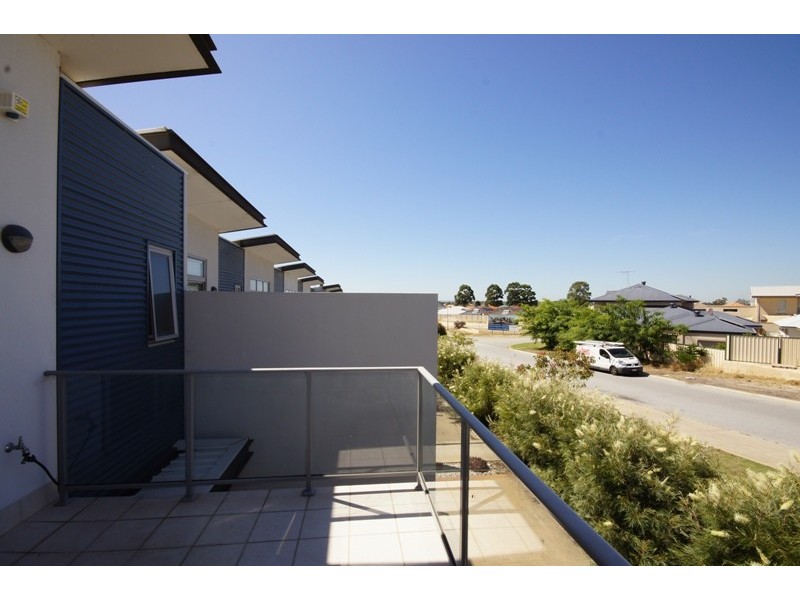 2/11 Pearson Drive, Success WA 6164