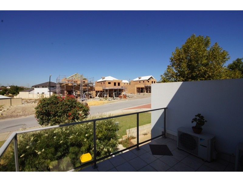 2/11 Pearson Drive, Success WA 6164