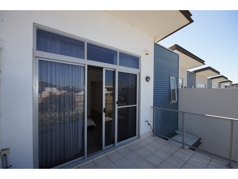 2/11 Pearson Drive, Success WA 6164