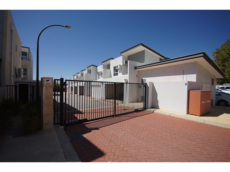 2/11 Pearson Drive, Success WA 6164